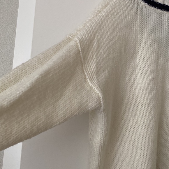 Aerie Fuzzy Soft Oversized Varsity V Neck Sweater American Eagle Outfitter Zara - Picture 11 of 16